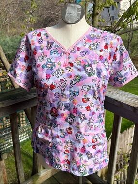Tokidoki By Koi Pink Printed Short Sleeve Scrub Top Women’s Size Extra Large XL